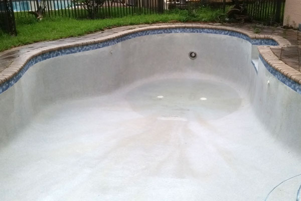 resi-pool-clean-up-plaster resi-pool-clean-up-plaster